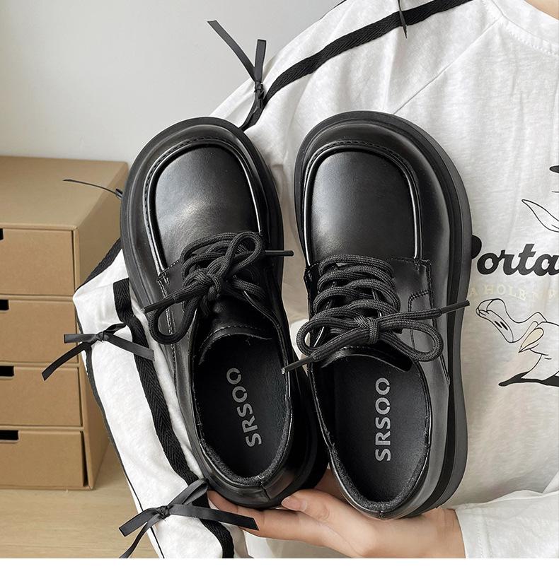 Черные универсальные туфли в британском стиле ретро на платформе, маленькие кожаные туфли женские 2025 новая летняя французская обувь на танкетке с круглым носком