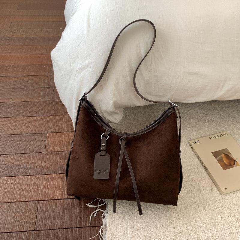 Модный дизайн замшевого ремешка контрастного цвета 2025 новая сумка-тоут женская высококлассная сумка на одно плечо