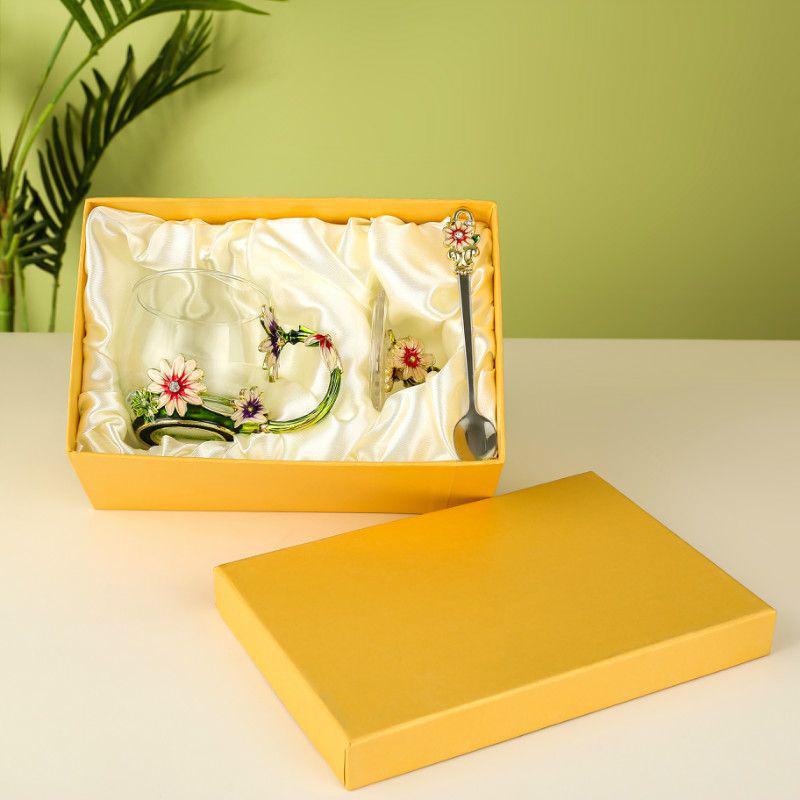 Чайная чашка из термостойкого хрустального стекла с эмалью Daisy — идеальный подарок на день рождения или праздник