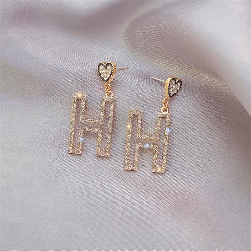 Серьги-подвески в форме сердца из серебра 925 пробы — модные, универсальные и в корейском стиле с акцентами из стразов