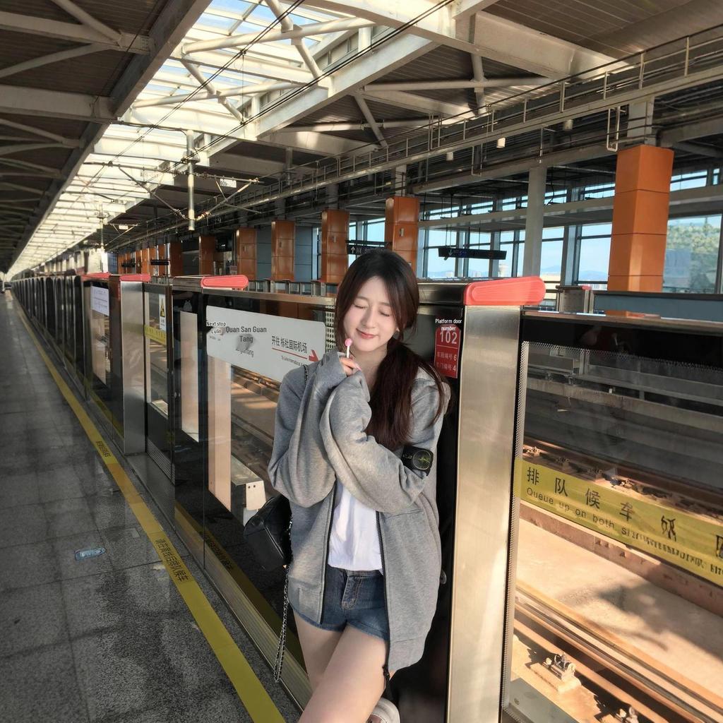 Однотонная толстовка с капюшоном и нашивкой - Версия 'Island Tide'