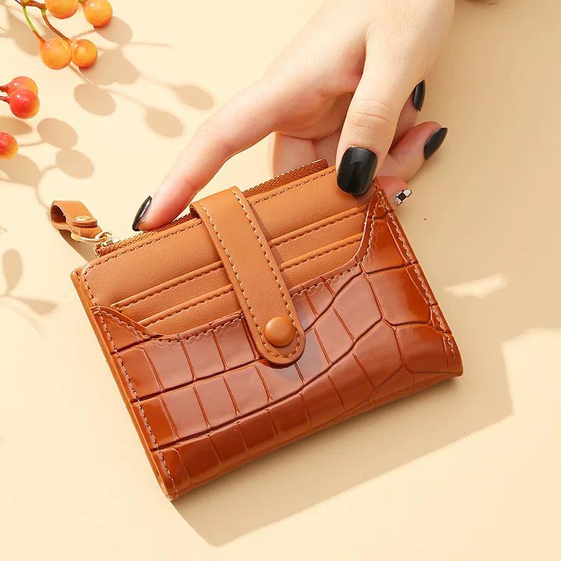 Women's Korean Retro Crocodile Pattern Wallet with Multi-Card Slots and Coin Purse