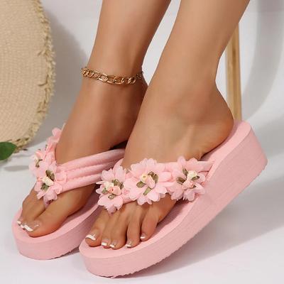 Модные женские шлепанцы-клинья с цветочным декором, лето 2025, легкие, с перемычкой для пальца, на платформе, женские удобные пляжные шлепанцы с нескользящей подошвой