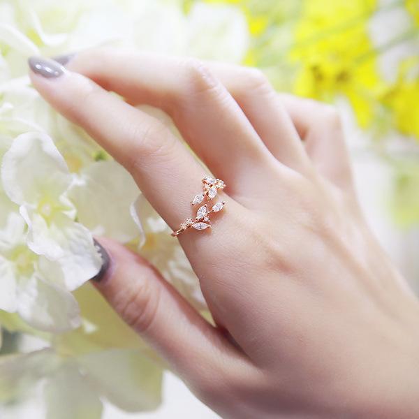 Открытое кольцо с зеленым листом и цирконием — модные украшения в корейском и японском стиле