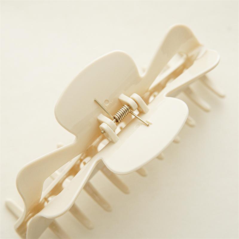 2023 Large Grab Clip with High Hair Volume for Women In South Korea White Hair Grab Thick Hair Clip Back Head Shark Clip Jewelry
