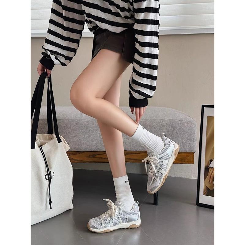 Ретро контрастная цветная вставка на плоской подошве немецкие тренировочные туфли женские 2025 новые сетчатые дышащие удобные универсальные повседневные кроссовки Форрест Гамп