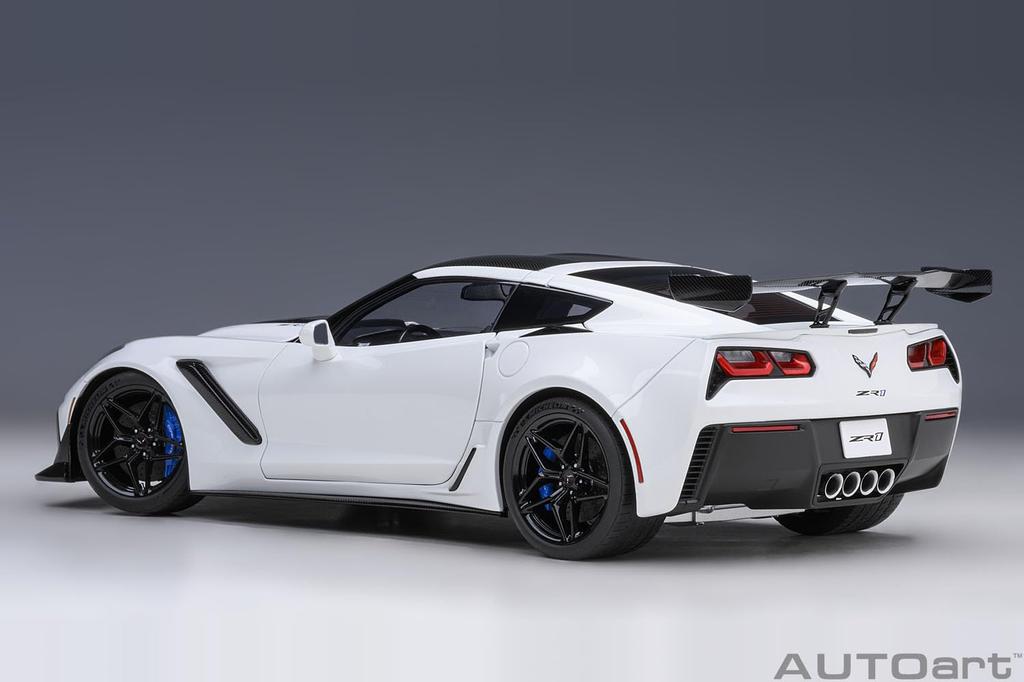 AUTOart Chevrolet Corvette ZR1 Белый Готовый продукт 1/18 (С7)