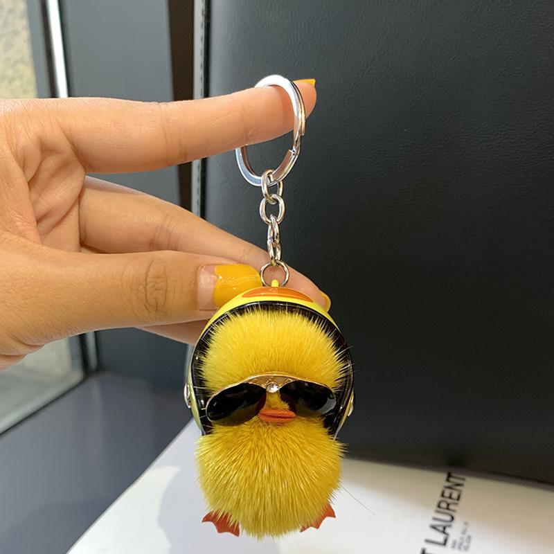 Забавная плюшевая игрушка желтая утка брелок с шлемом брелок для женщин подарок уникальный креативный красочный брелок для сумки автомобиля в виде животного