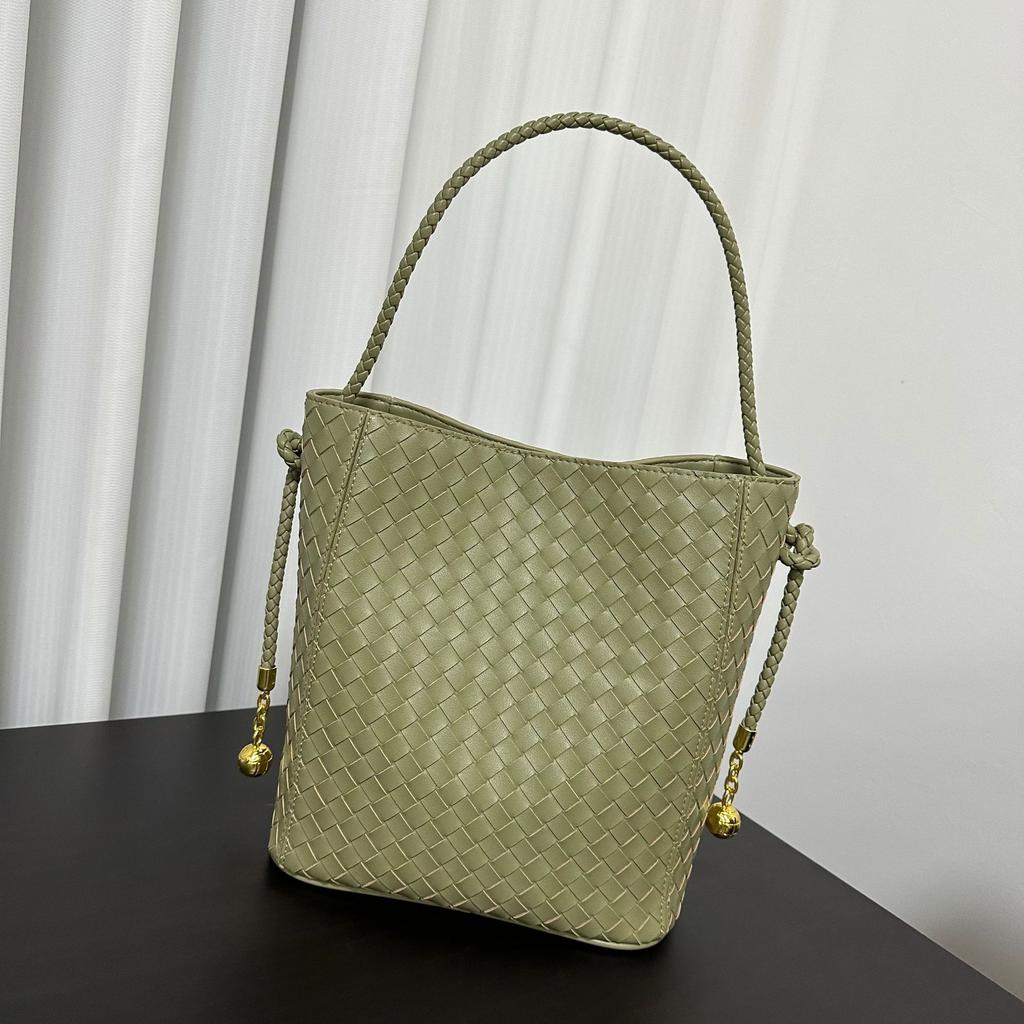 2025 Новая винтажная модная универсальная сумка из натуральной кожи с квадратным ремешком через плечо и подмышкой, плетеная сумка-тоут