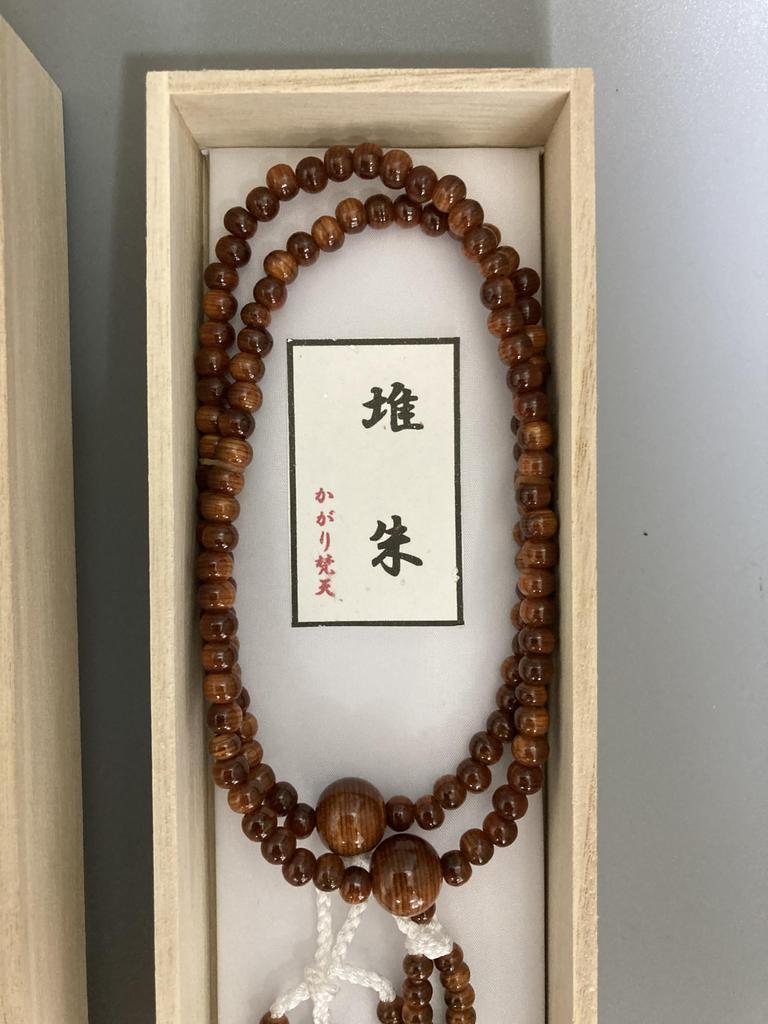 Soka Gakkai Buddhist Prayer Beads (Nenju) Wooden 8-inch (approx. 10cm) in Paulownia Wood Box (Crimson 8-inch Brass Brass)