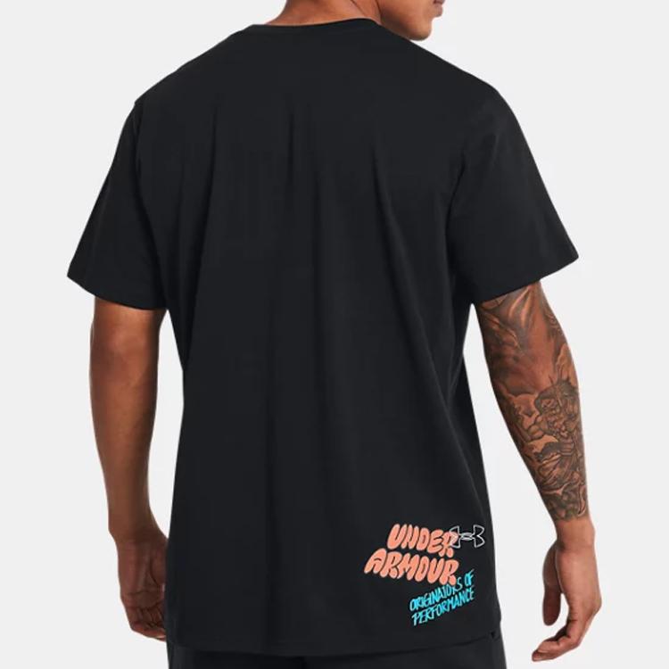 Under Armour Дышащий свитер с круглым вырезом и коротким рукавом с принтом букв, мужские топы, черный цвет 1382903-001