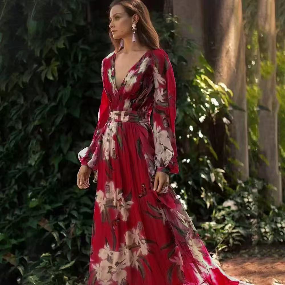 In the winter of 2008, the new European and American women's clothing V-neck long-sleeved four-sided elastic-printed big pendulum dress