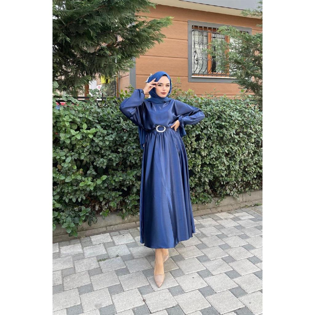 Атласное вечернее платье с эластичным поясом и поясом, темно-синее