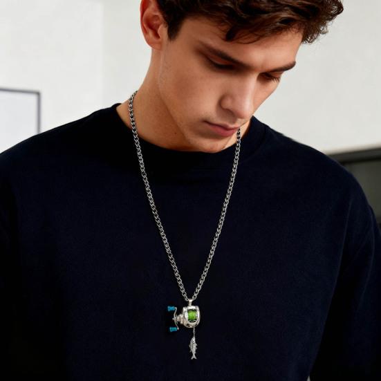 Миниатюрный кулон в виде рыболовной катушки с вращающейся ручкой и съемным направляющим для лески. Многофункциональный рыболовный аксессуар. Брелок для ключей или рюкзака.