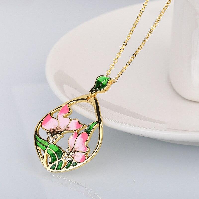 Classic Necklace for Women Pink Flowers Elegant Pendant Necklace Pink Epoxy Enamel Ladies Jewelry Elegant Sweater Chain
