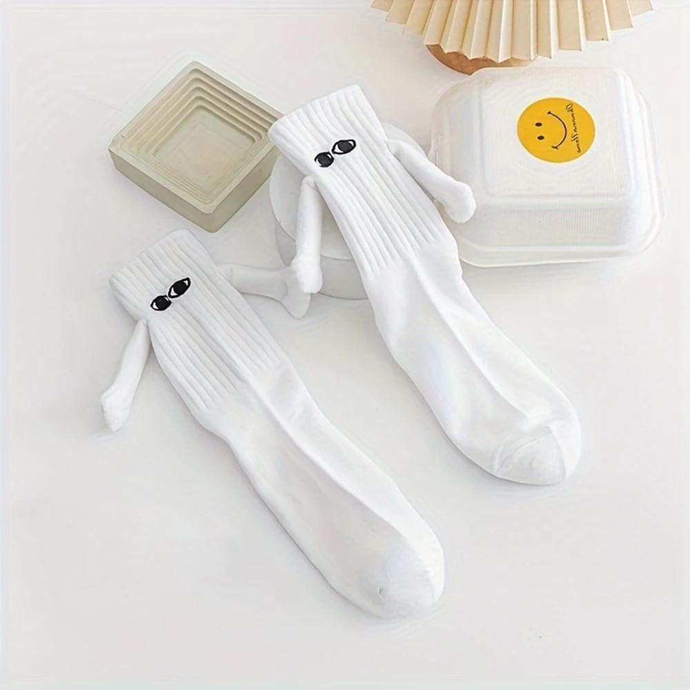 2/4 пары магнитных носков с руками для женщин и мужчин, модные черные, белые, забавные, милые, с мультяшными глазами, парные носки средней длины для подарков