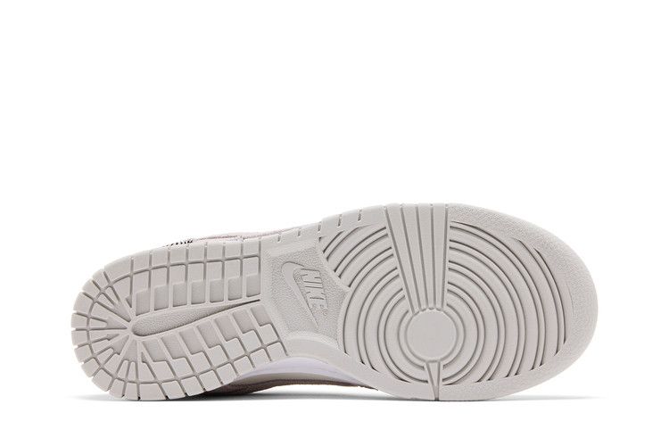 Женские кроссовки Nike Wmns Dunk Low SE 'Sail White Metallic Silver'