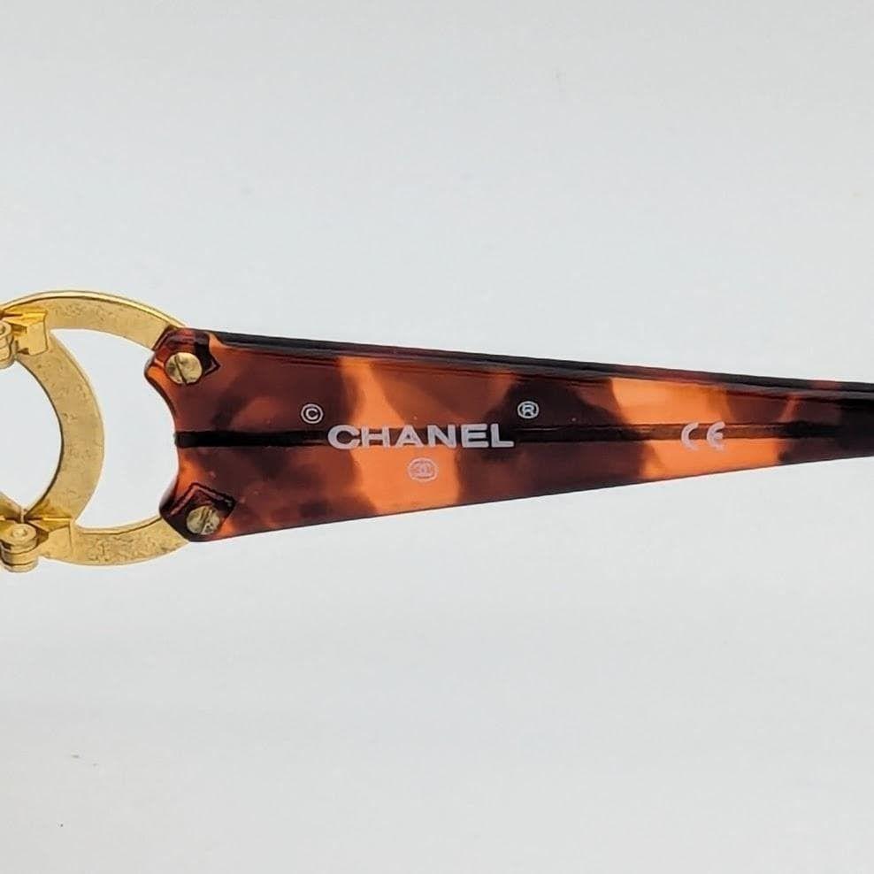 Б/у солнцезащитные очки Chanel 02461 91235 здесь отметина черепаховый тон