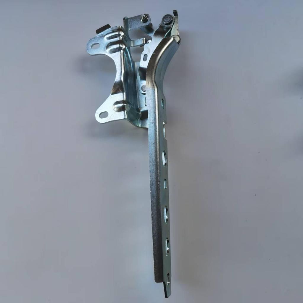 Porsche Macan Engine Hood Hinges: 95B823301 & 95B823302