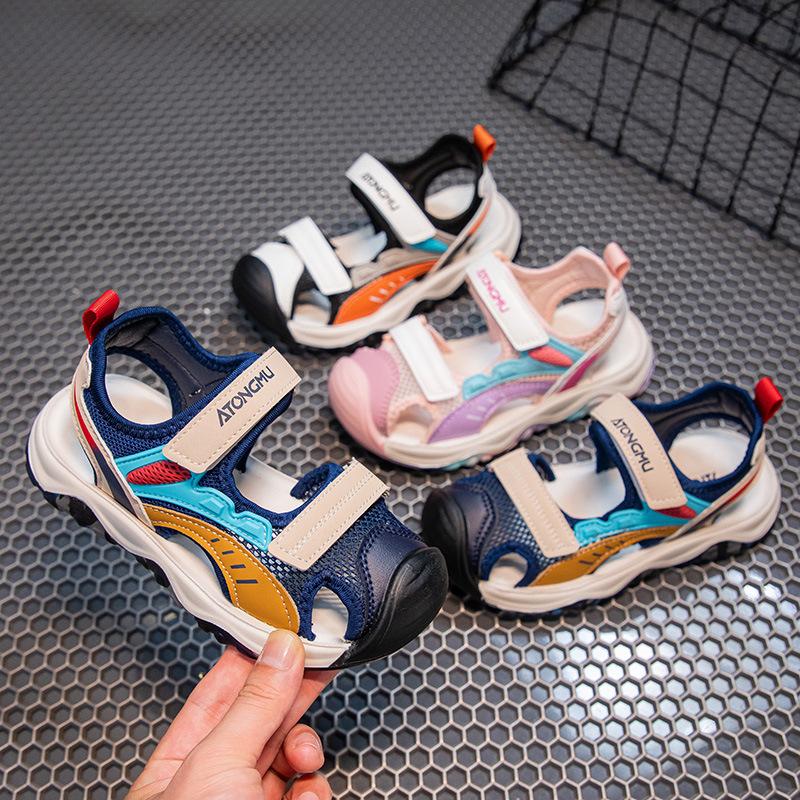 Детские легкие сандалии летние мальчики сумка голова крутые тапочки девочки полые пляжная обувь