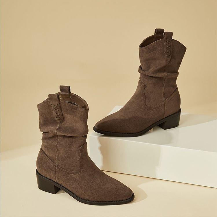 Остроносые ретро короткие ботинки женские лето 2025 новые коричневые ботинки майяр пустошь замшевый рукав ковбойские ботинки
