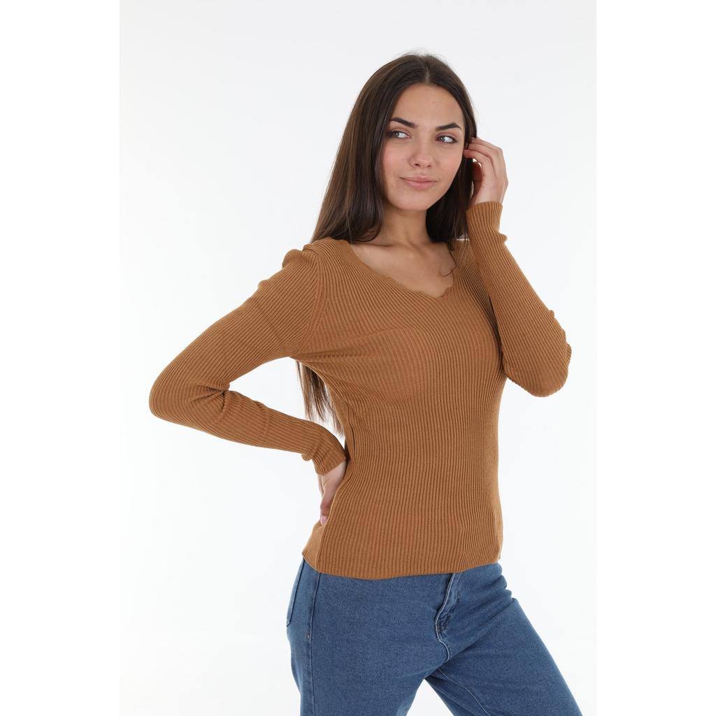 Трикотажная блузка стандартного размера с воротником-лестницей