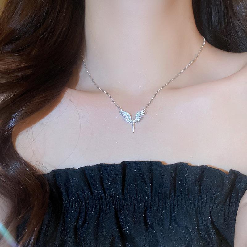 Модное ретро ожерелье с крыльями ангела, легкий роскошный микро-набор, кулон, простой дизайн, цепочка на ключицу из нержавеющей стали, подарок