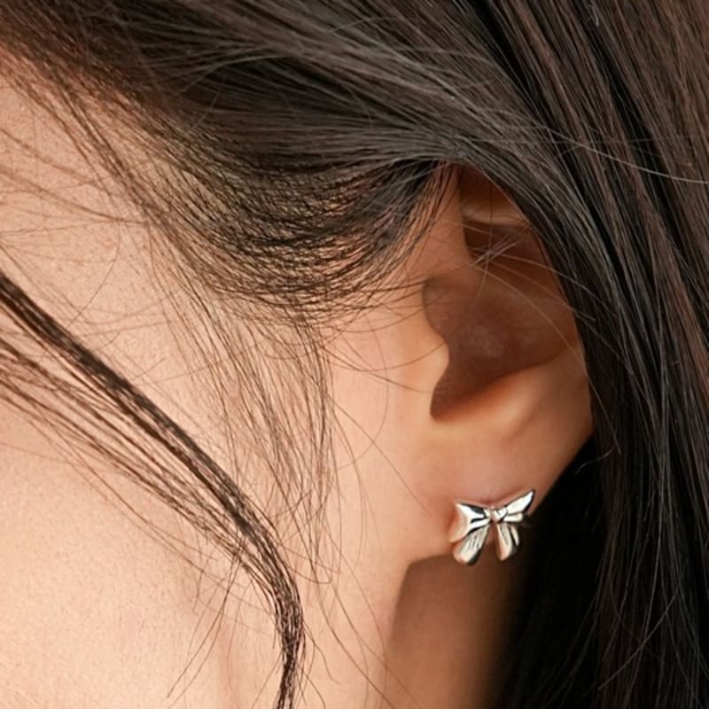 BELLOOGGI Heart ribbon earring