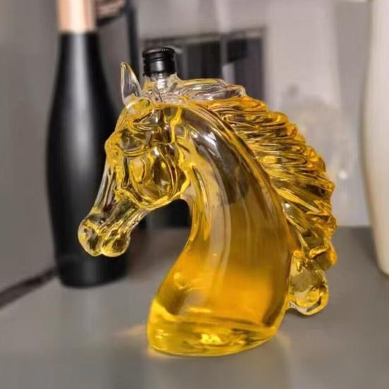 Whiskey Bottle Engraved Horse Head Shape Glass Decanter for Whiskey