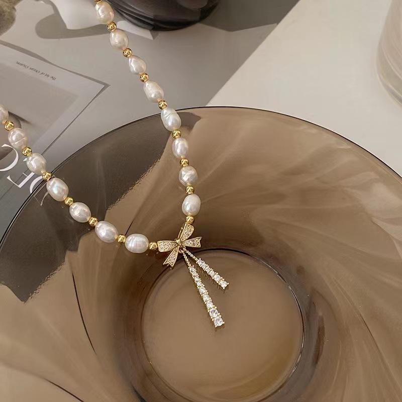 Freshwater pearl necklace slightly inlaid zircon bow French retro collarbone chain copper bead design sense necklace accessories women's accessories