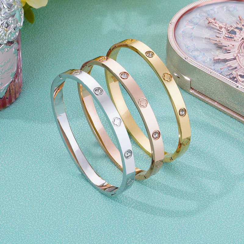 Fashionable European and American Four-leaf Clover Bracelet,Titanium Steel Buckle Bracelet, Versatile