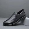 Мода 2024 года, осень, новые мужские повседневные кожаные туфли, удобные и дышащие кожаные туфли без застежек, британские однотонные мужские туфли