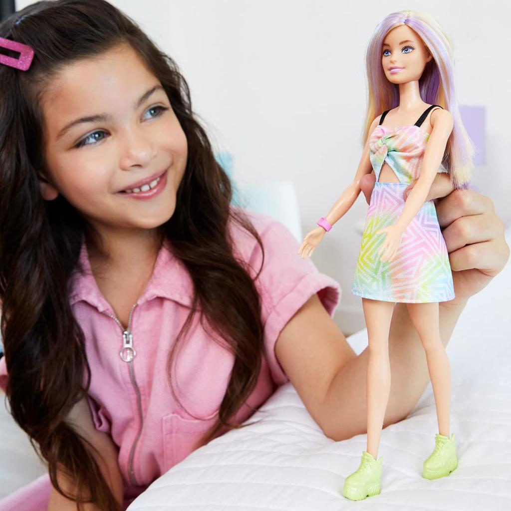 Кукла Барби Fashionista с длинными фиолетовыми волосами и многоразовым пластиковым пакетом 3 и HBV22 для переодевания (Возраст вверх)