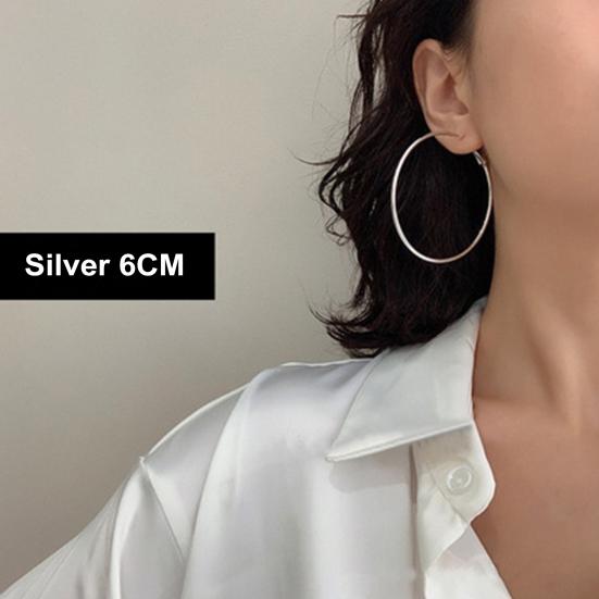 1 пара женских сережек-кольцов разных полированных размеров, однотонные гальванические серьги-кольца