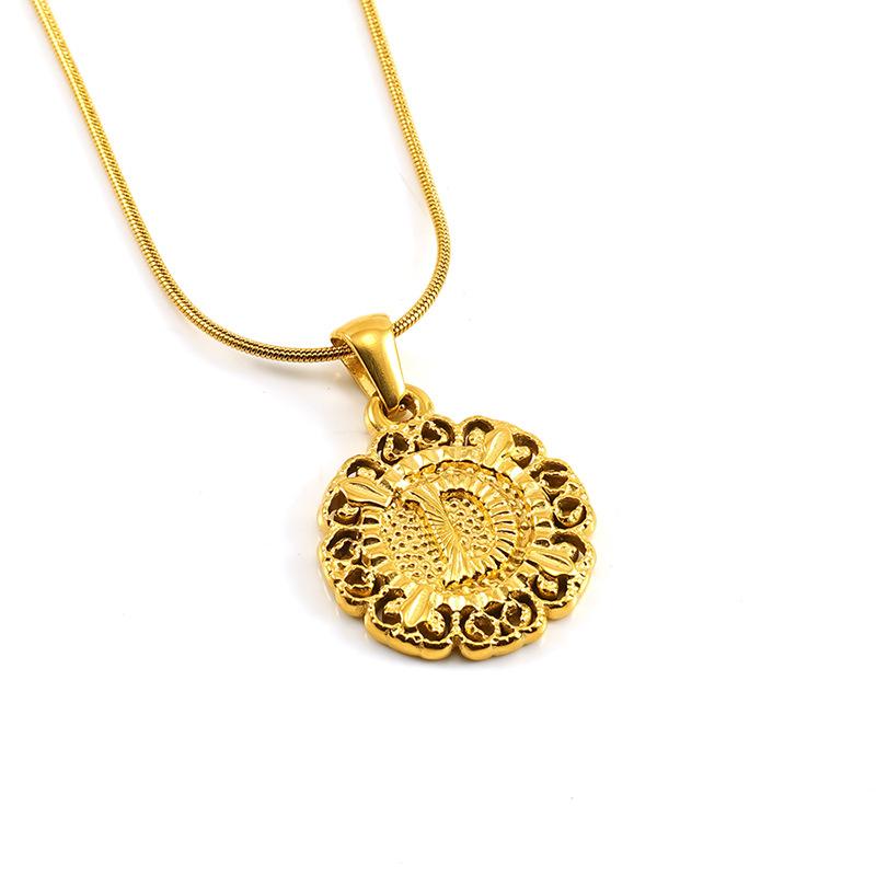 New fashion titanium steel letter pendant, clavicle chain, round embossed design necklace, personalized versatile men and women