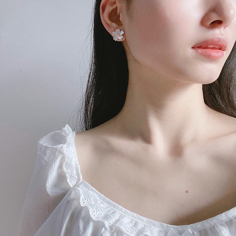 Зажимы для ушей в виде катушки от комаров без ушей, милые серьги с цветком для женщин