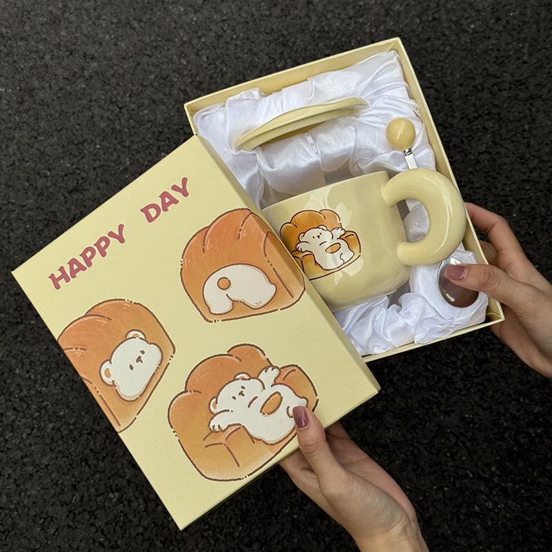 Милая милая кружка подарок на день рождения девушка дарит девушке креативная практичная чашка большая вместимость керамическая чашка с крышкой