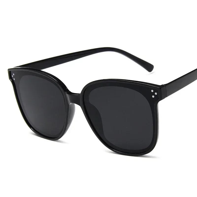Retro Square Fashion Sunglasses Women Men Vintage Style Casual Trendy Small Female Male