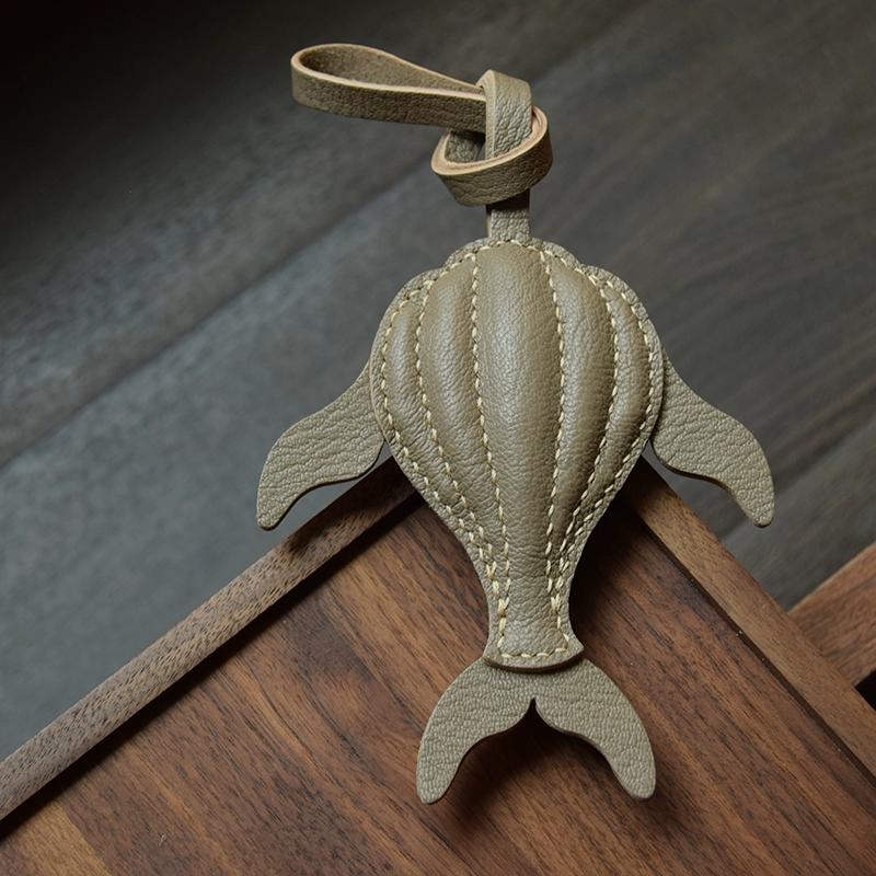 Whale Original Handmade Leather Car Key Bag Pendant Simple High-end Sense Niche Versatile Key Chain