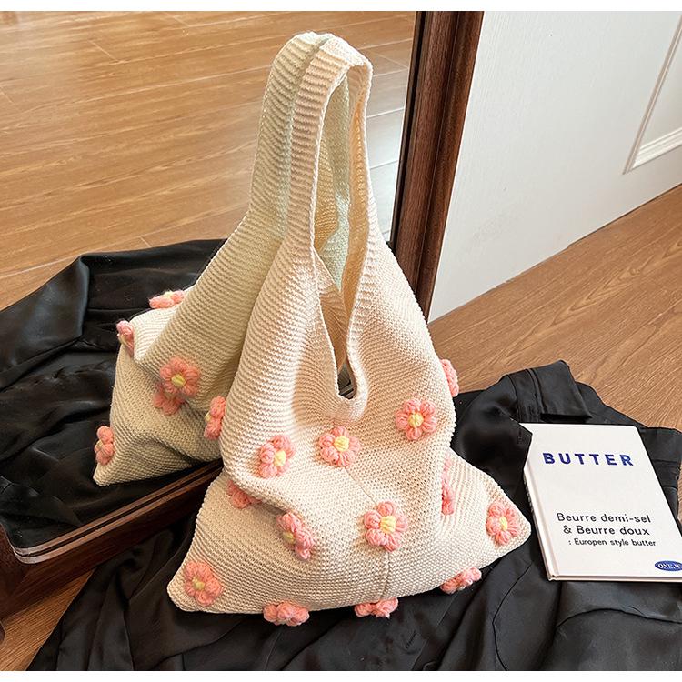 Women's 2025 Large Capacity Knit Flower Tote: Spring/Summer Beach & Commuting Bag