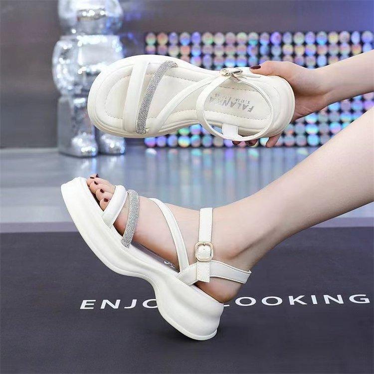 French Small Fragrant Roman Sandals Women's Summer 2025 New Thick-soled Leather Surface Rhinestone One-word Strap with Skirt Beach Shoes