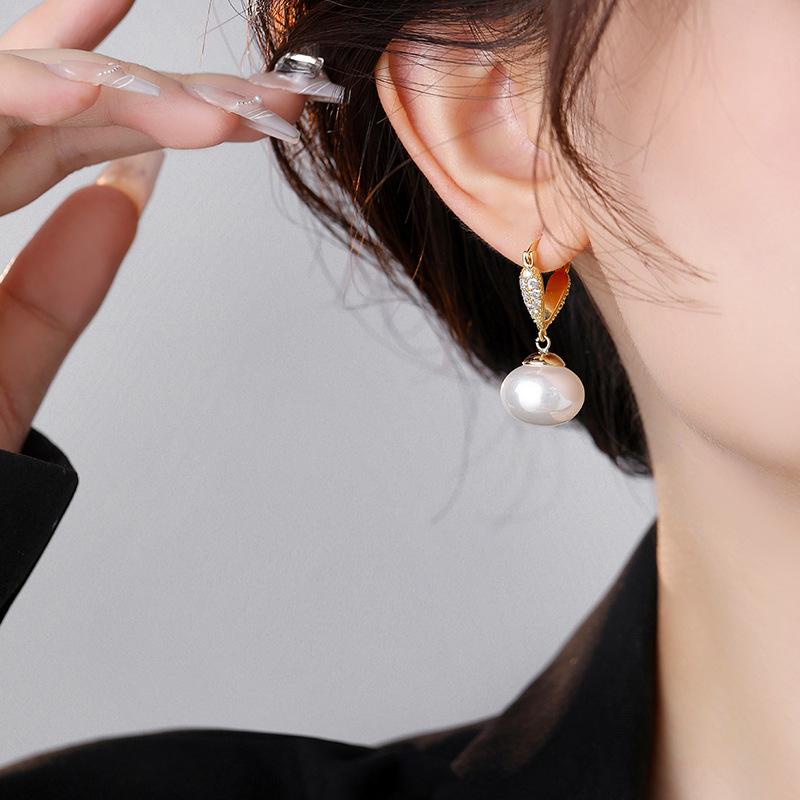 French Fashion Temperament Elegant Versatile Diamond-Encrusted Pearl Earrings Niche Design Light Luxury Earrings