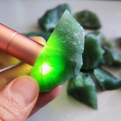 Натуральный нефритовый камень Dulong Jade Зеленый жадеит Необработанный камень Минеральные образцы Изготовление ювелирных изделий Хрустальный камень Домашний декоративный камень