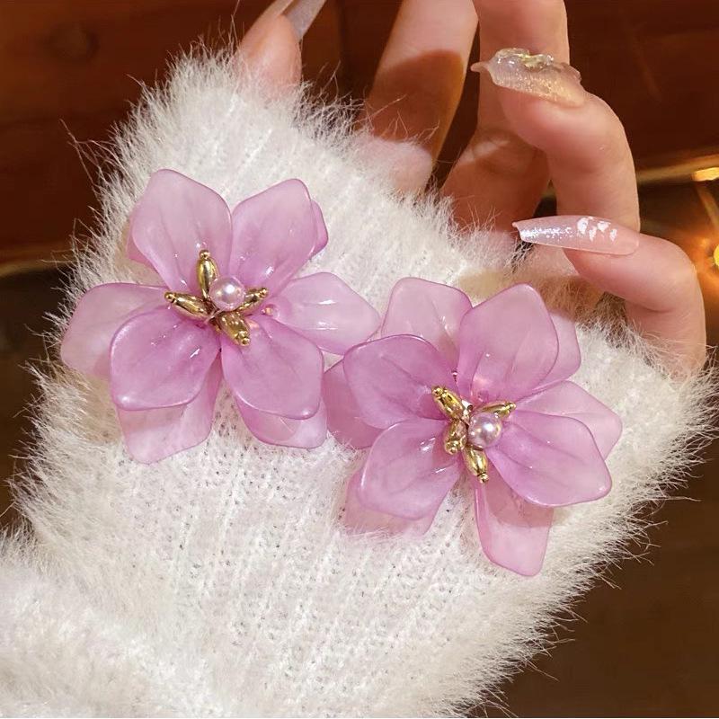 Фиолетовые серьги-пусеты в виде сердца с подтеками и цветком: Модный, Высококлассный и Свежий для Лета.