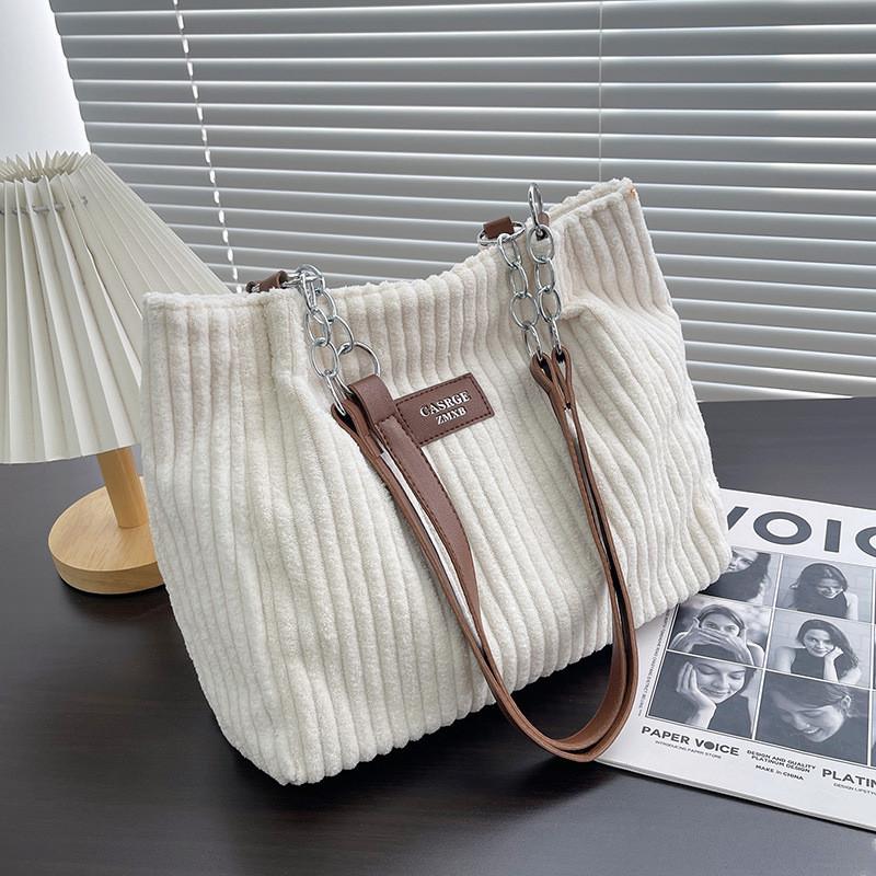 Large Capacity Velvet Chain Tote Bag For Women With Zipper Closure For Daily Use