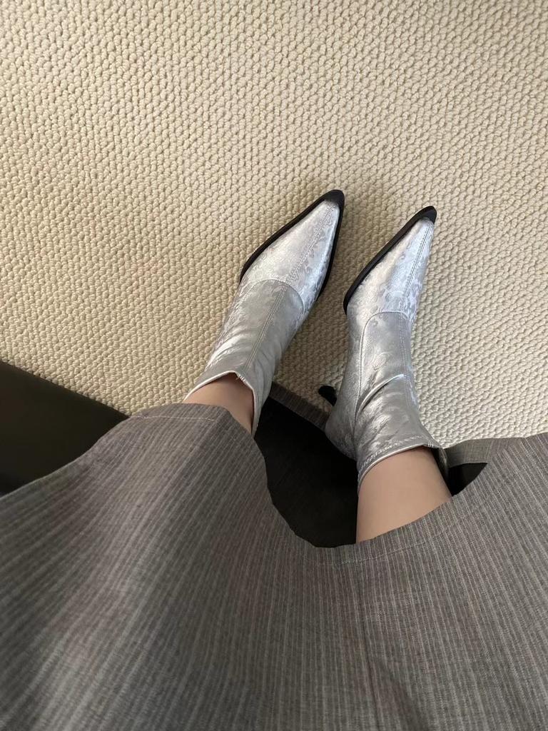 Модные женские ботильоны с острым носком и вышивкой 2024 года, новые поступления, тонкие туфли на среднем каблуке, черные, серебристые, туфли-лодочки для вечеринок, женские размеры 35-39