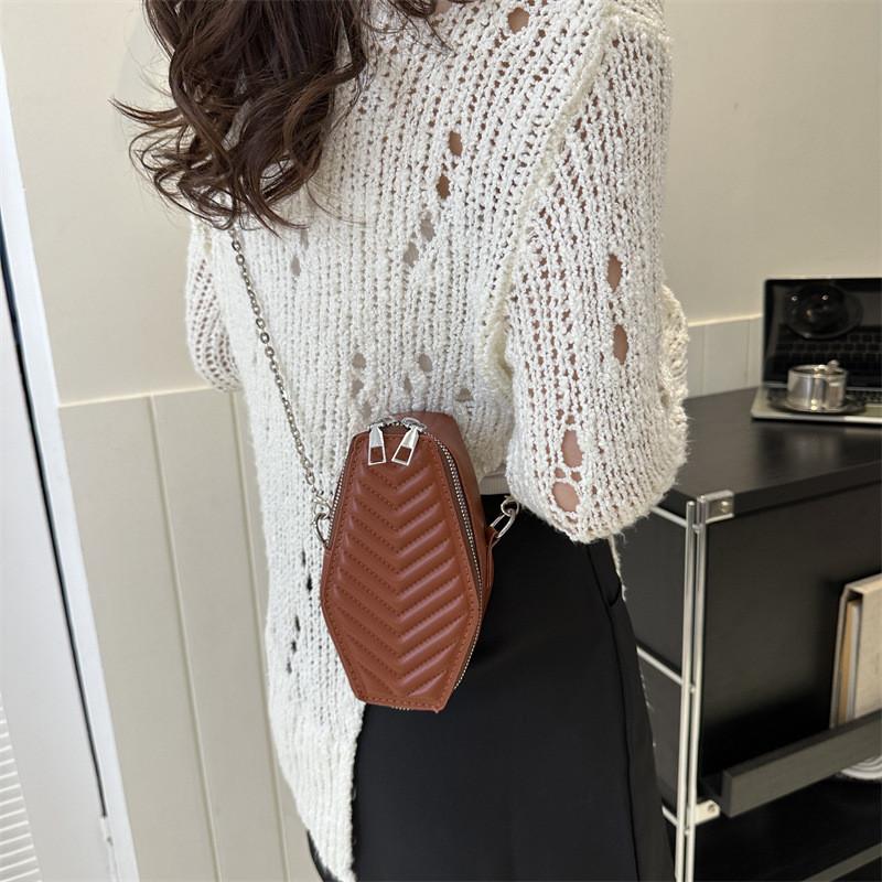 Chic Medium Sized Pu Shoulder Bag With Elegant Chain For Everyday Use