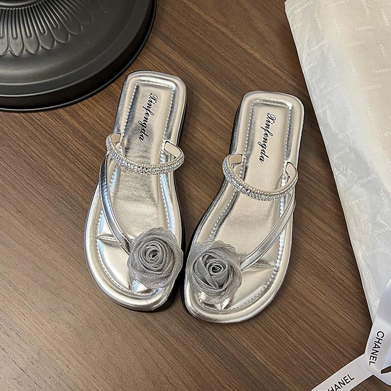 Flat-bottomed Cool Slippers for Women's Summer Wear, New Rhinestone Soft Bottom Non-slip Toe Beach One-word Drag