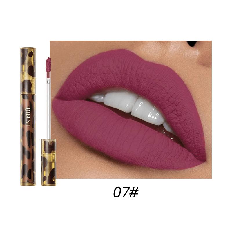 Матовая бархатная помада Misted Leopard Lip Glaze легко наносится, не оставляет пятен на чашке, не выцветает