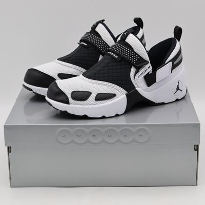 HQ2164-100 Nike Trunner LX Белый Отражающий Серебристый Черный (Женский)